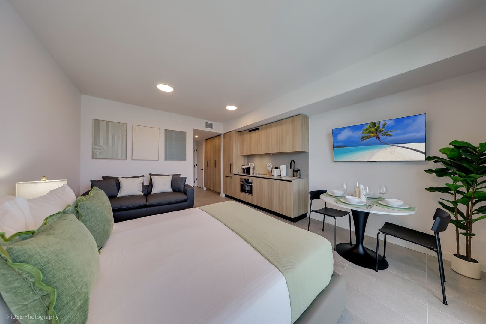 Luxury Studio 32nd F | Skyline Views | + Amenities in FL 33132, USA