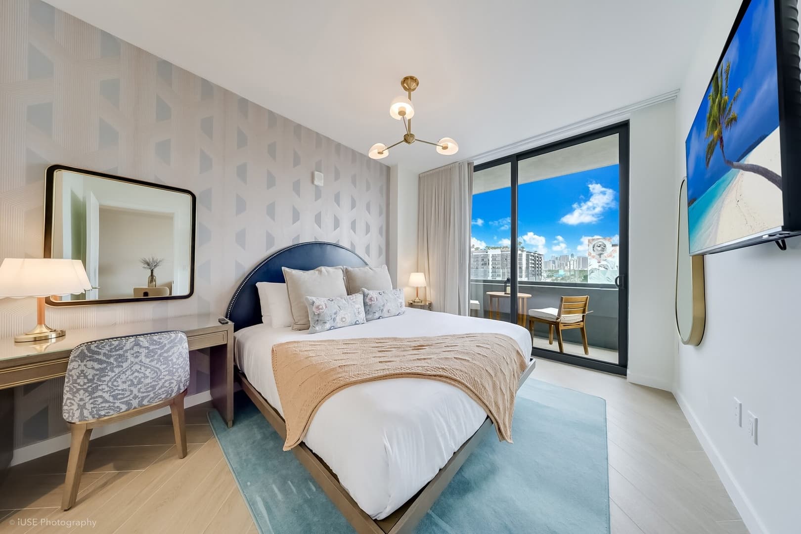 Chic Wynwood Retreat | 2BR with Amazing Amenities in FL, USA