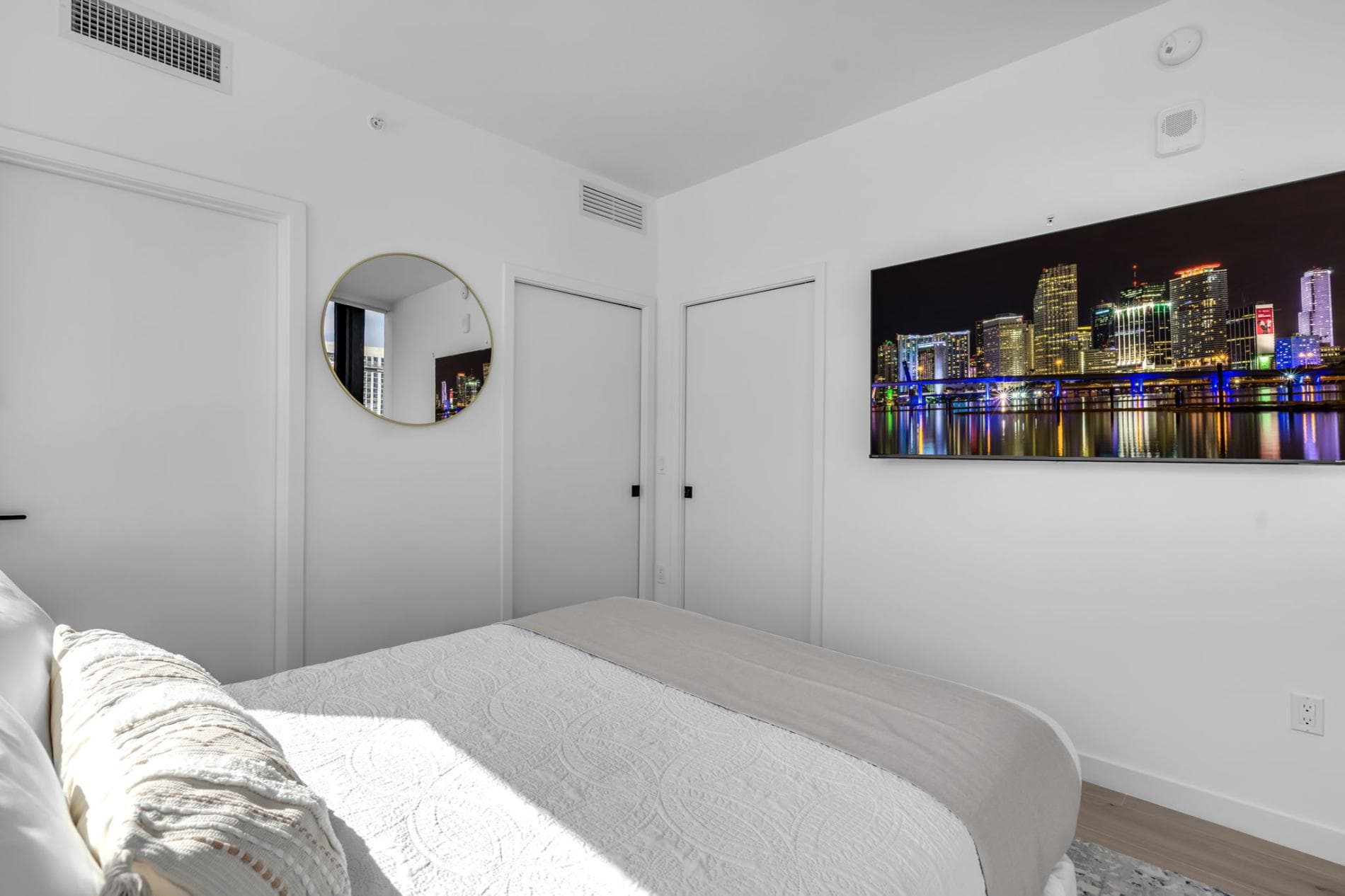 Downtown High-Floor Retreat Vibes in FL, USA
