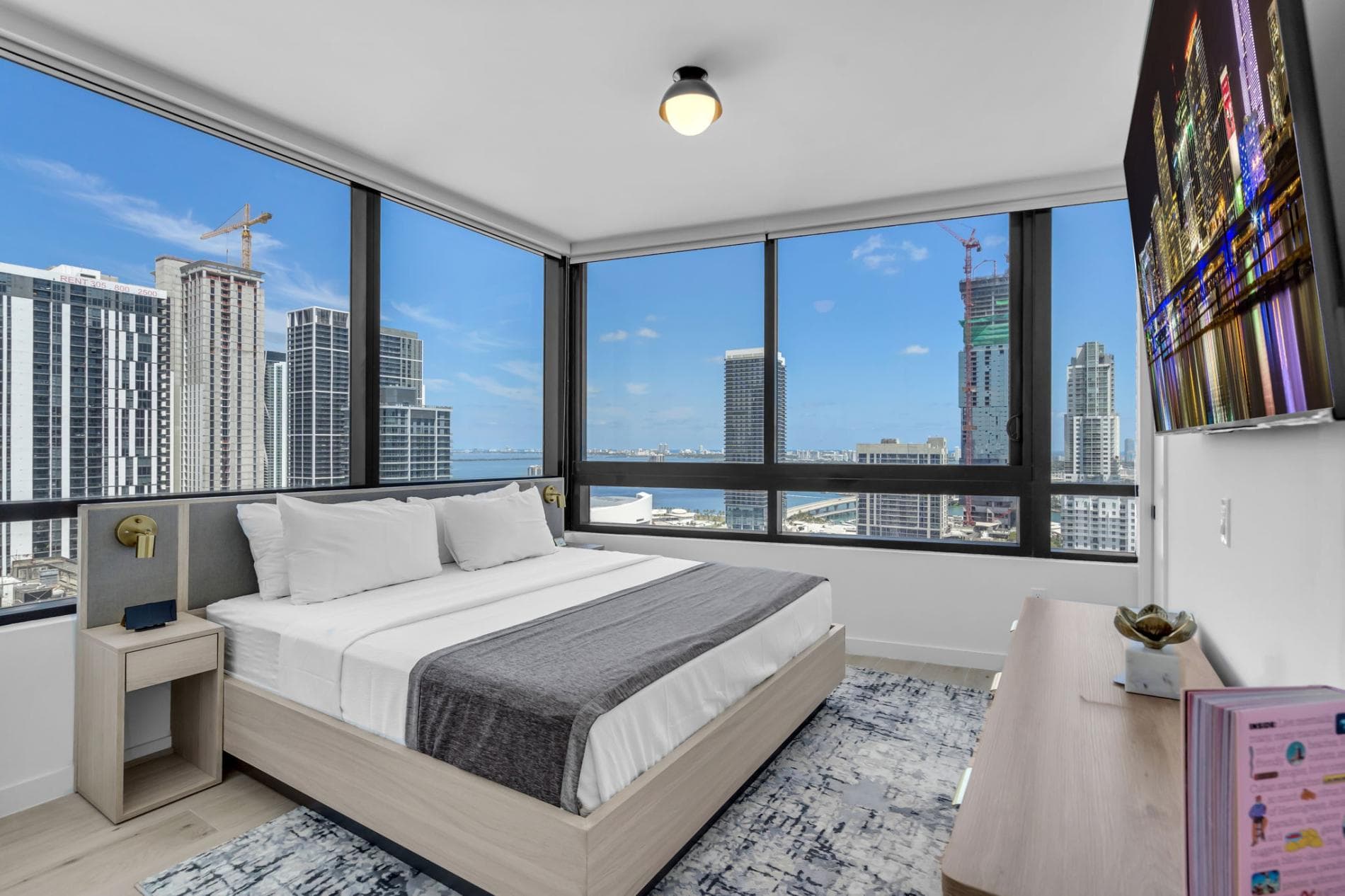 The 35th Floor Sky Oasis Vibe in FL 33128, USA